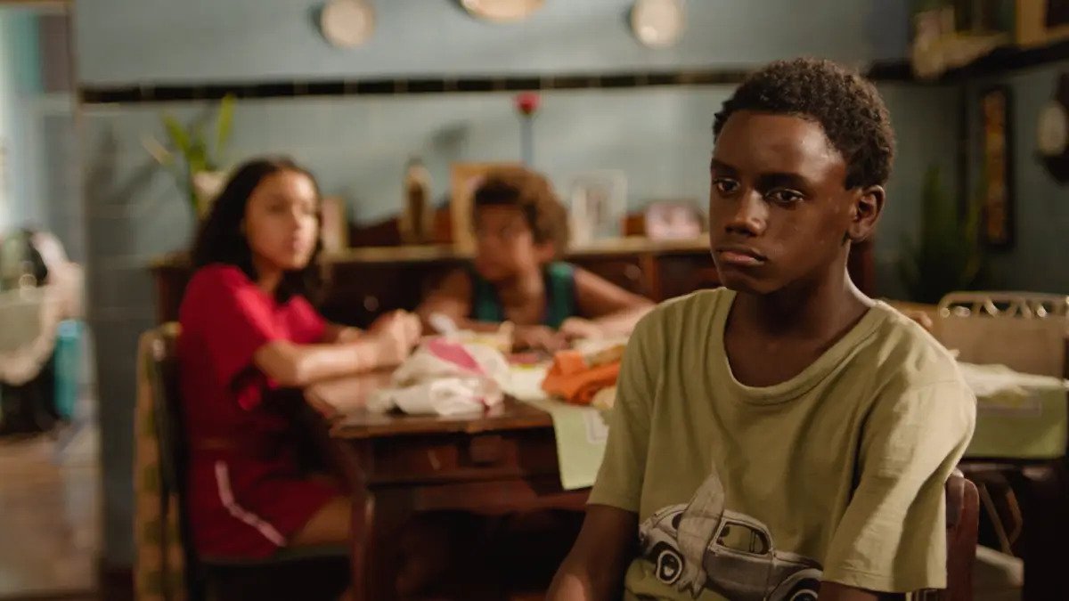 Crítica | Narciso: identidade, fantasia e a armadilha do ver sem olhar