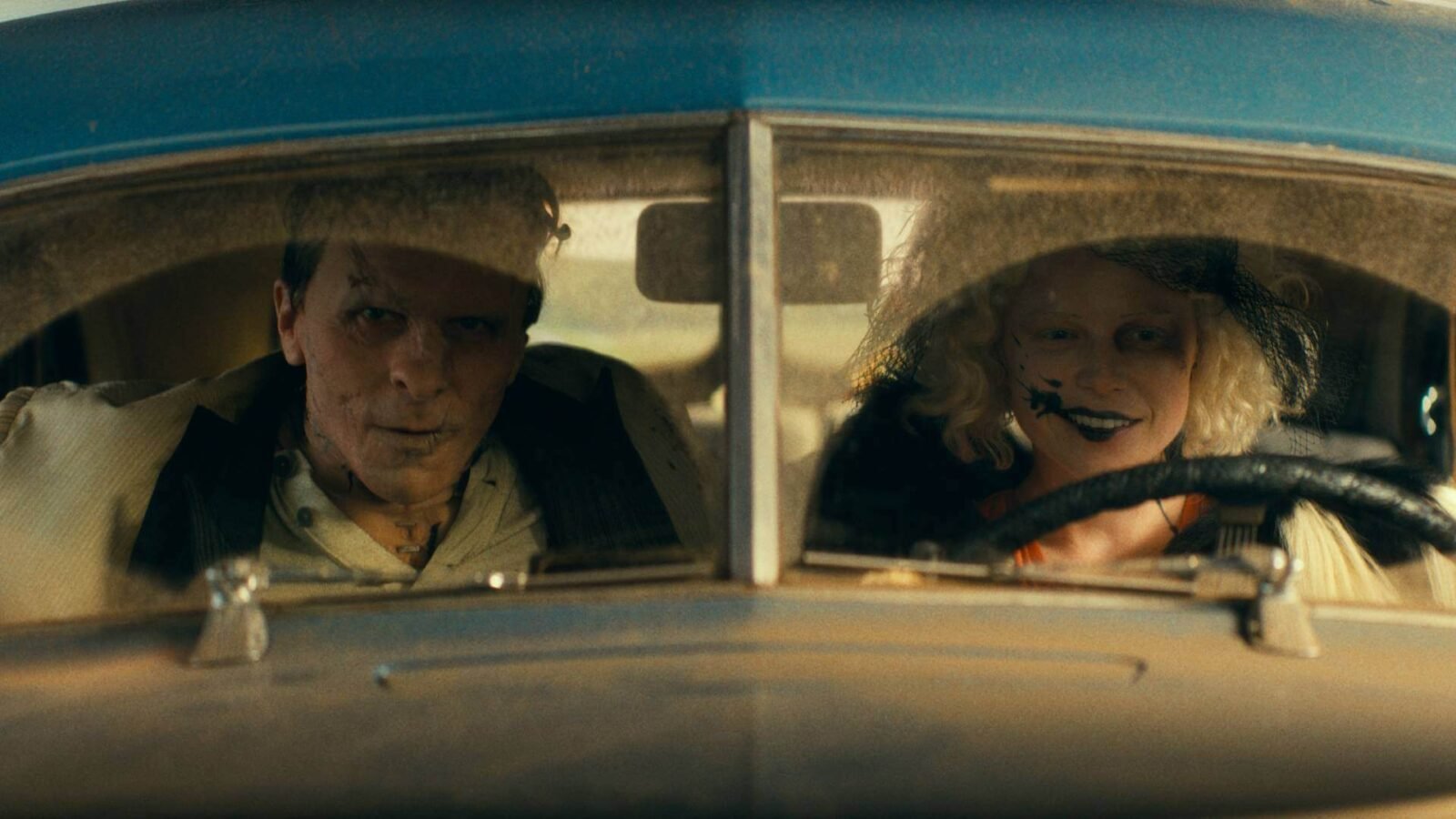 Crítica | 'A Noiva!' costura uma monstruosa relação shakespeariana com tiros, sangue e filmes