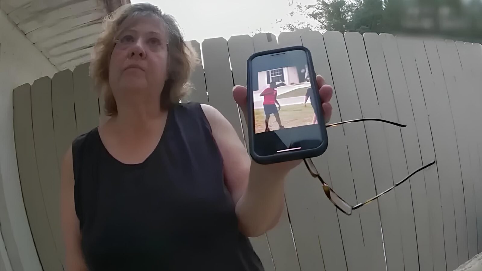 Crítica | A Vizinha Perfeita: odiar crianças negras virou legítima defesa