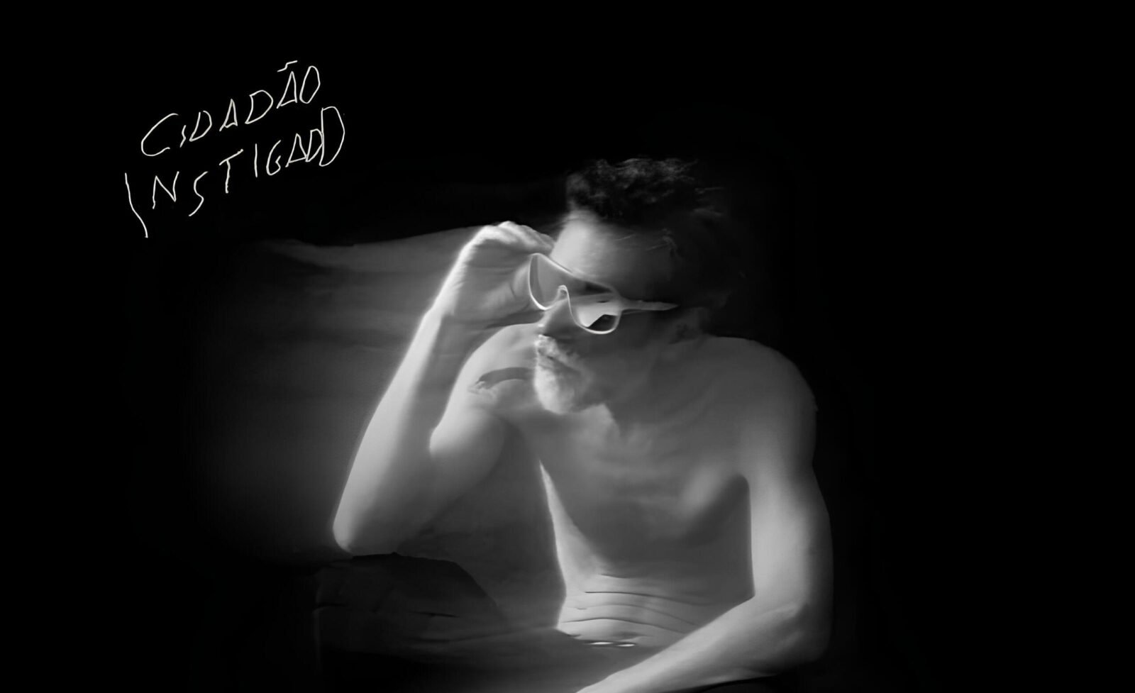 Crítica | Disco homônimo do Cidadão Instigado tem menos guitarras a aposta na poética do desmonte