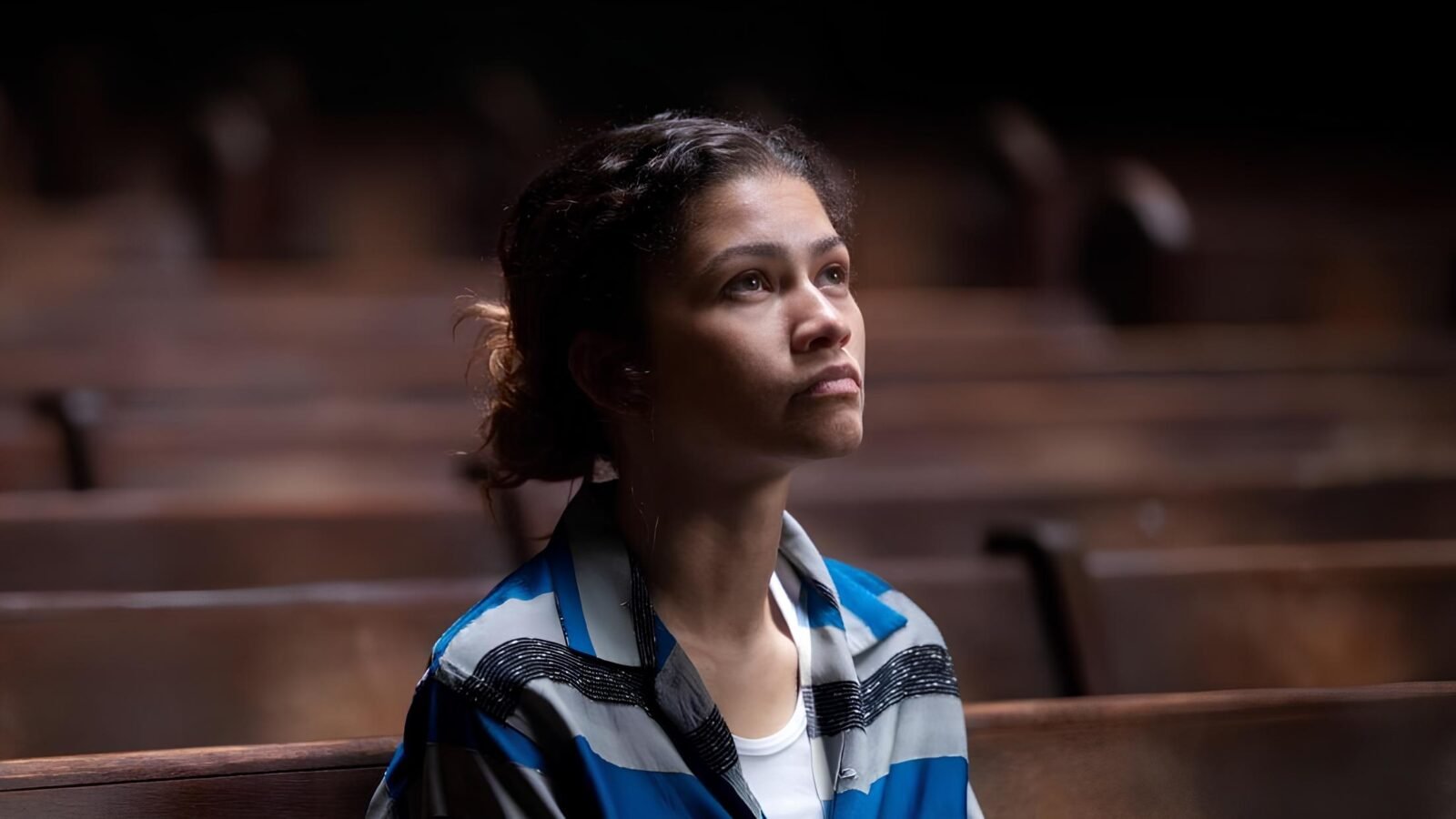 Euphoria | Zendaya é presa e Sydney Sweeney entra para o OnlyFans no trailer da 3ª temporada