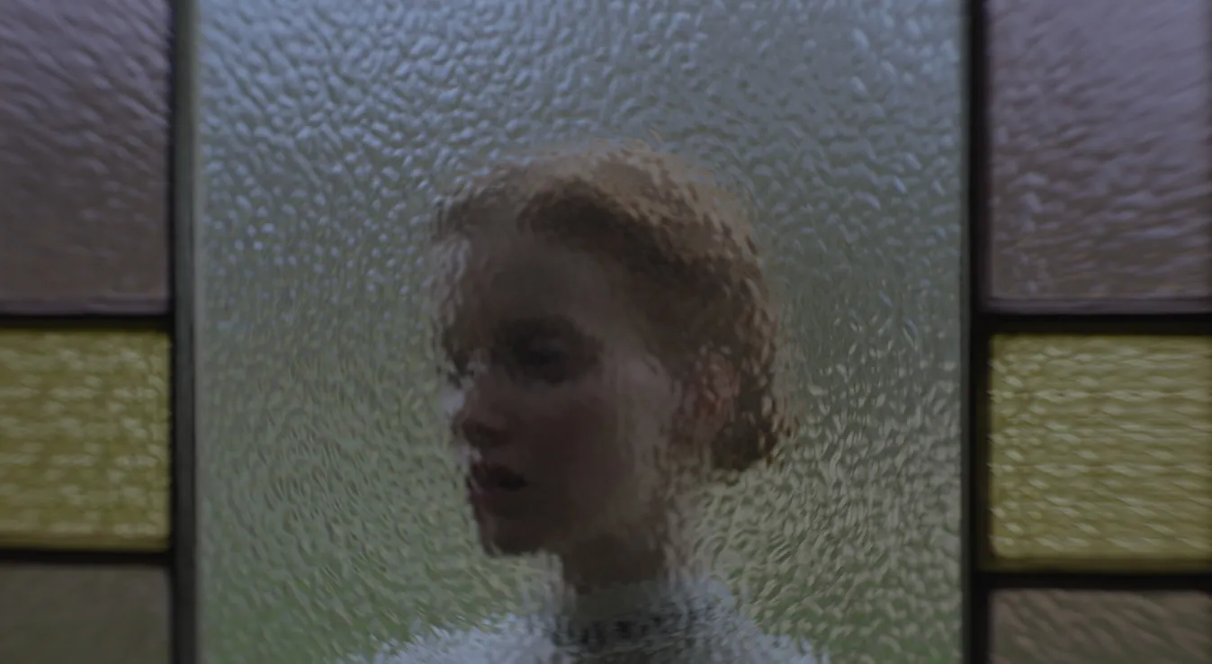 Crítica | Tatiana Maslany luta sozinha contra os demônios de 'Para Sempre Medo'