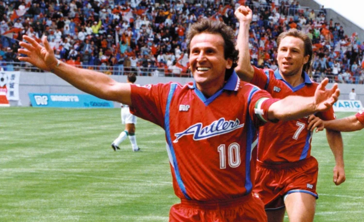 Crítica | Em 'Zico, o Samurai de Quintino' os melhores momentos acontecem fora do campo de batalha