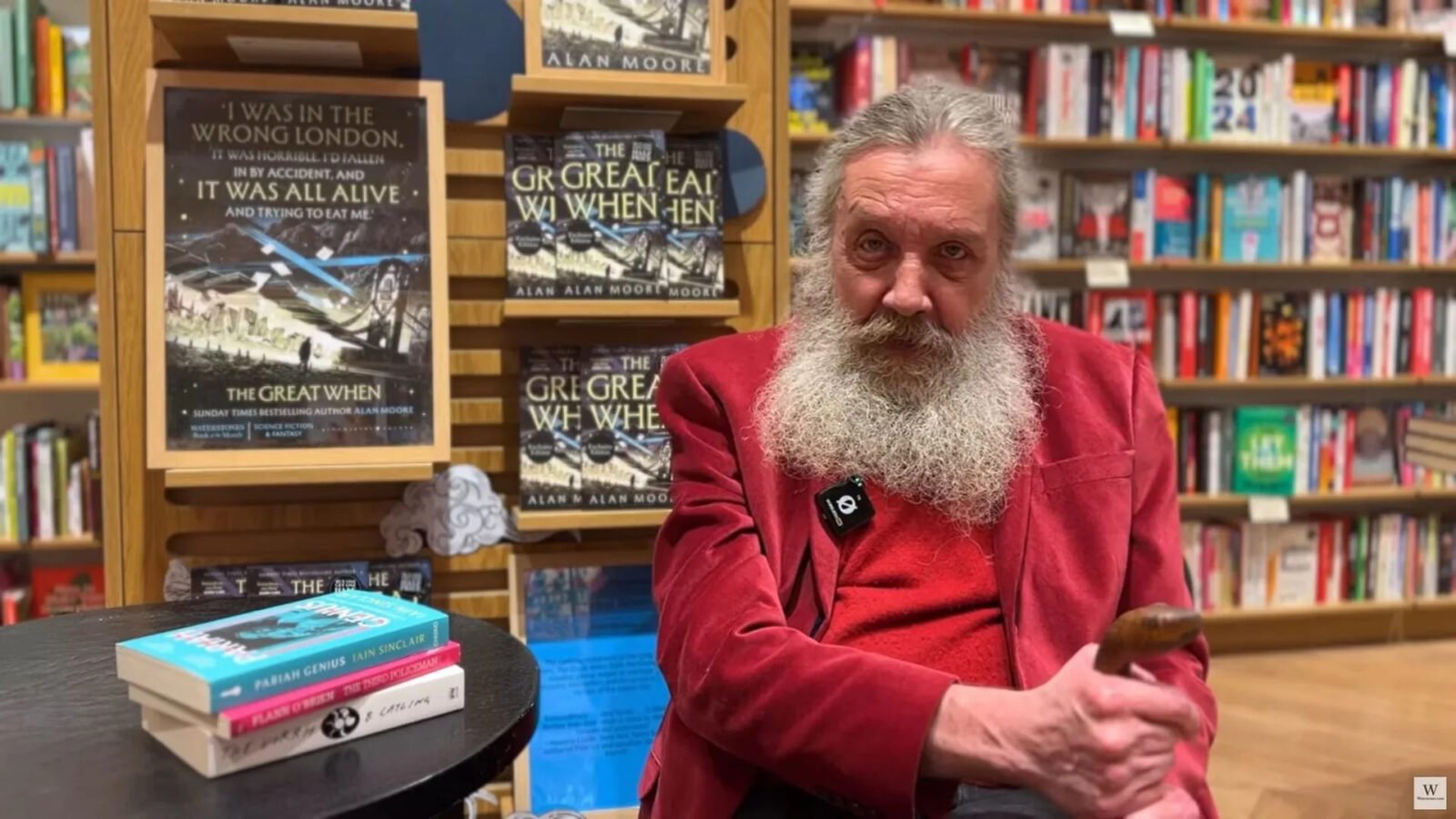 'Quadrinhos abandonaram a classe trabalhadora', dispara Alan Moore em entrevista