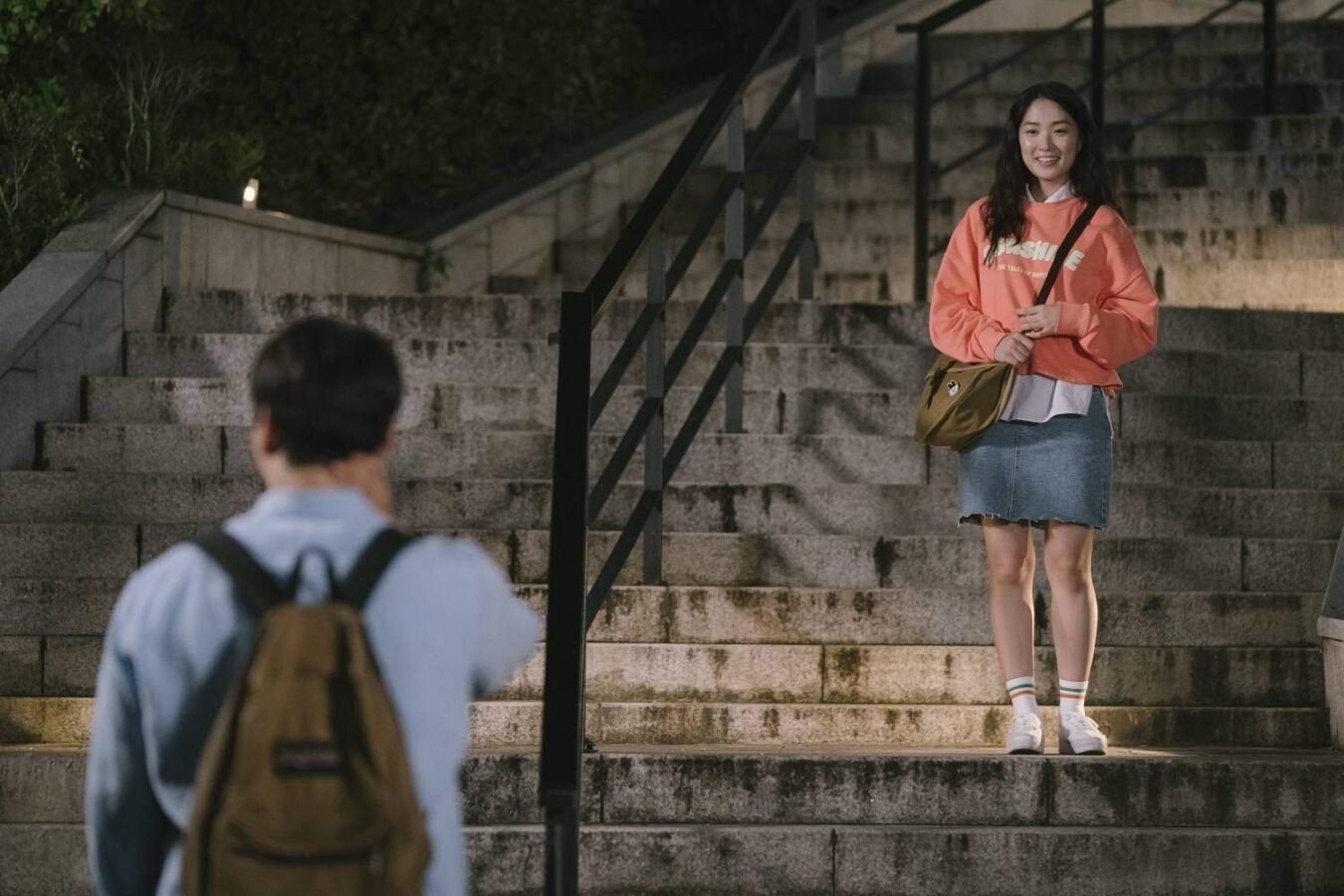 Crítica | Ditto: Conexões do Amor junta um rádio velho e dois corações desafinados no tempo