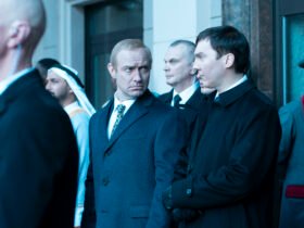 Crítica | O Mago do Kremlin caminha entre o fascínio e uma gélida narrativa esvaziada