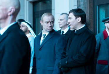 Crítica | O Mago do Kremlin caminha entre o fascínio e uma gélida narrativa esvaziada