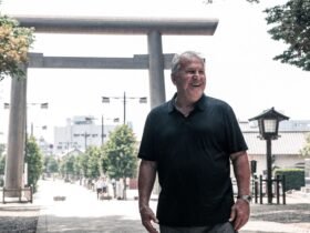 Crítica | Em 'Zico, o Samurai de Quintino' os melhores momentos acontecem fora do campo de batalha