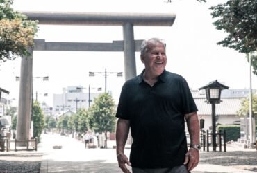 Crítica | Em 'Zico, o Samurai de Quintino' os melhores momentos acontecem fora do campo de batalha