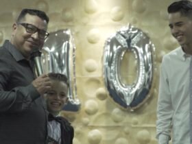 Crítica | Entre o terno e a ring light, 'A Voz de Deus' é um retrato educado de infâncias não vividas