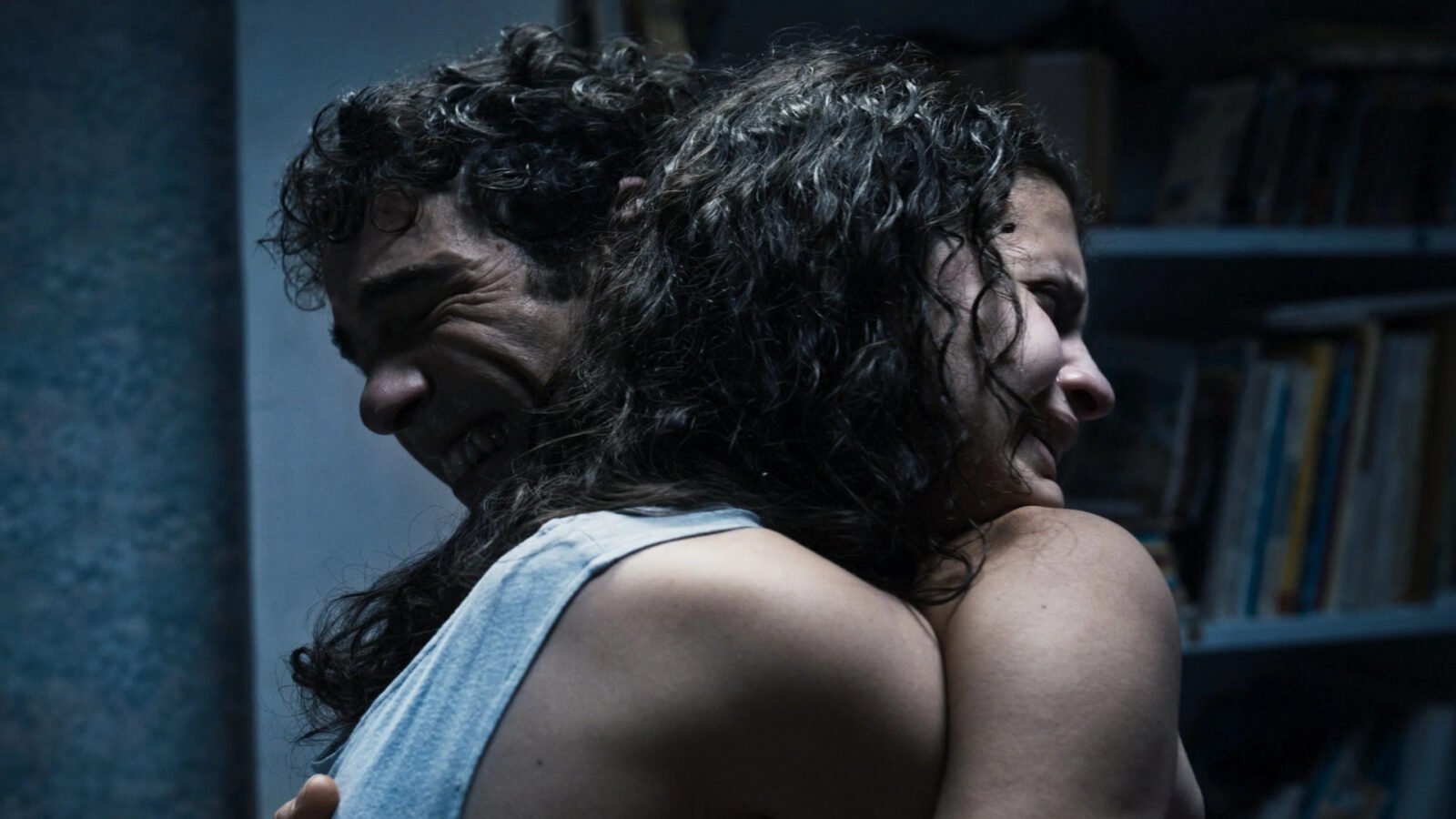 Crítica | Em 'Alpha', Julia Ducournau esculpe corpos mortos de pessoas desesperadas por viver