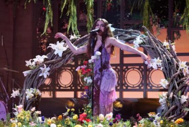 Anitta se torna a 1ª artista brasileira solo a se apresentar no SNL; assista!