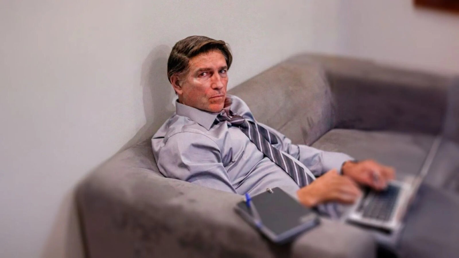 Dark Horse | Filme sobre Bolsonaro com Jim Caviezel, ganha cartaz e data de estreia