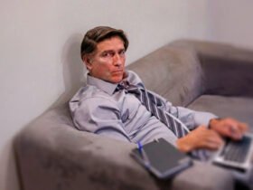 Dark Horse | Filme sobre Bolsonaro com Jim Caviezel, ganha cartaz e data de estreia