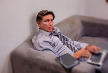 Dark Horse | Filme sobre Bolsonaro com Jim Caviezel, ganha cartaz e data de estreia