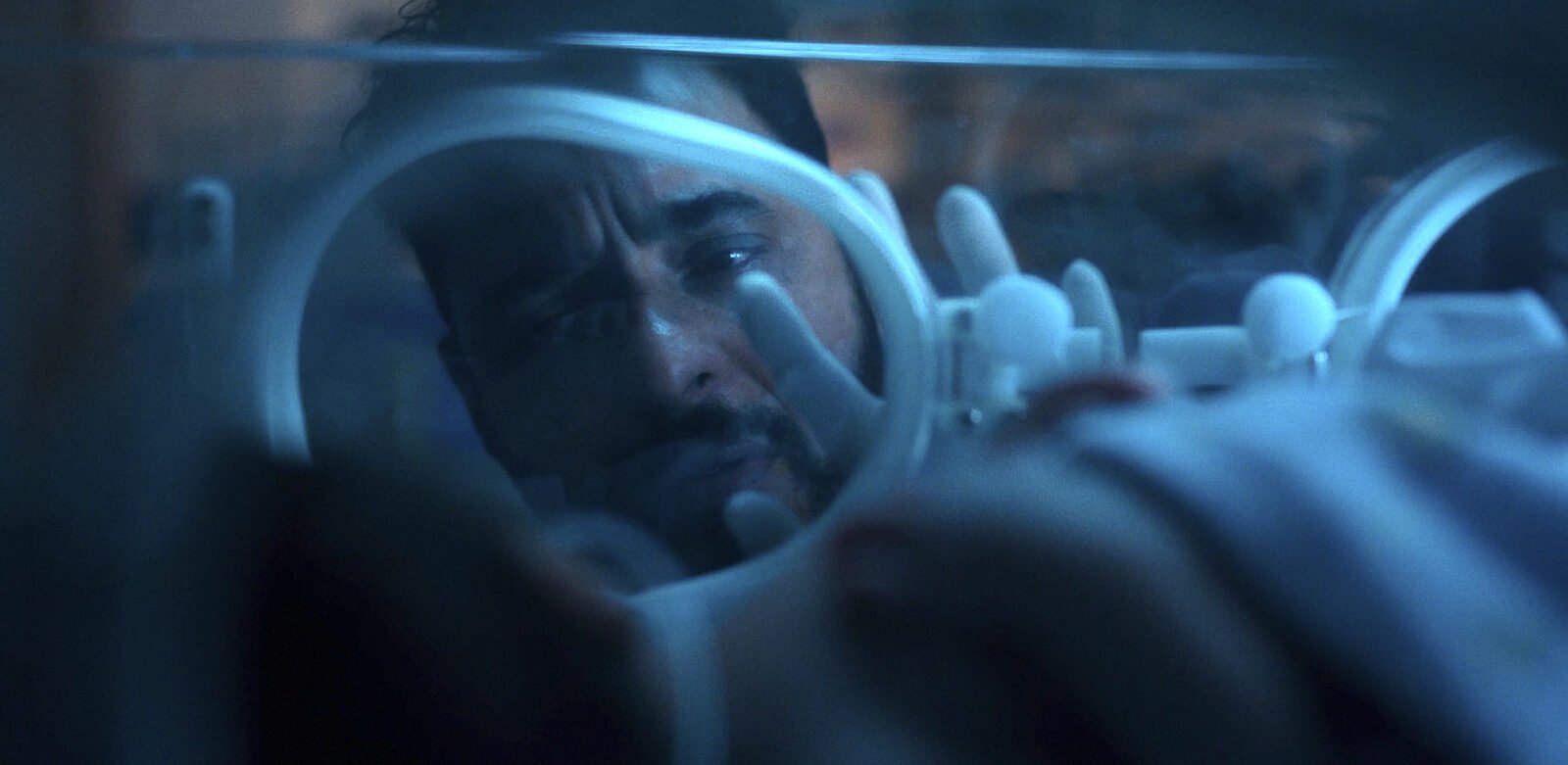 Crítica | Cinco Tipos de Medo entra no labirinto da violência encenada