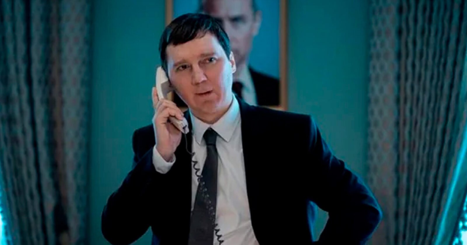 Crítica | O Mago do Kremlin caminha entre o fascínio e uma gélida narrativa esvaziada