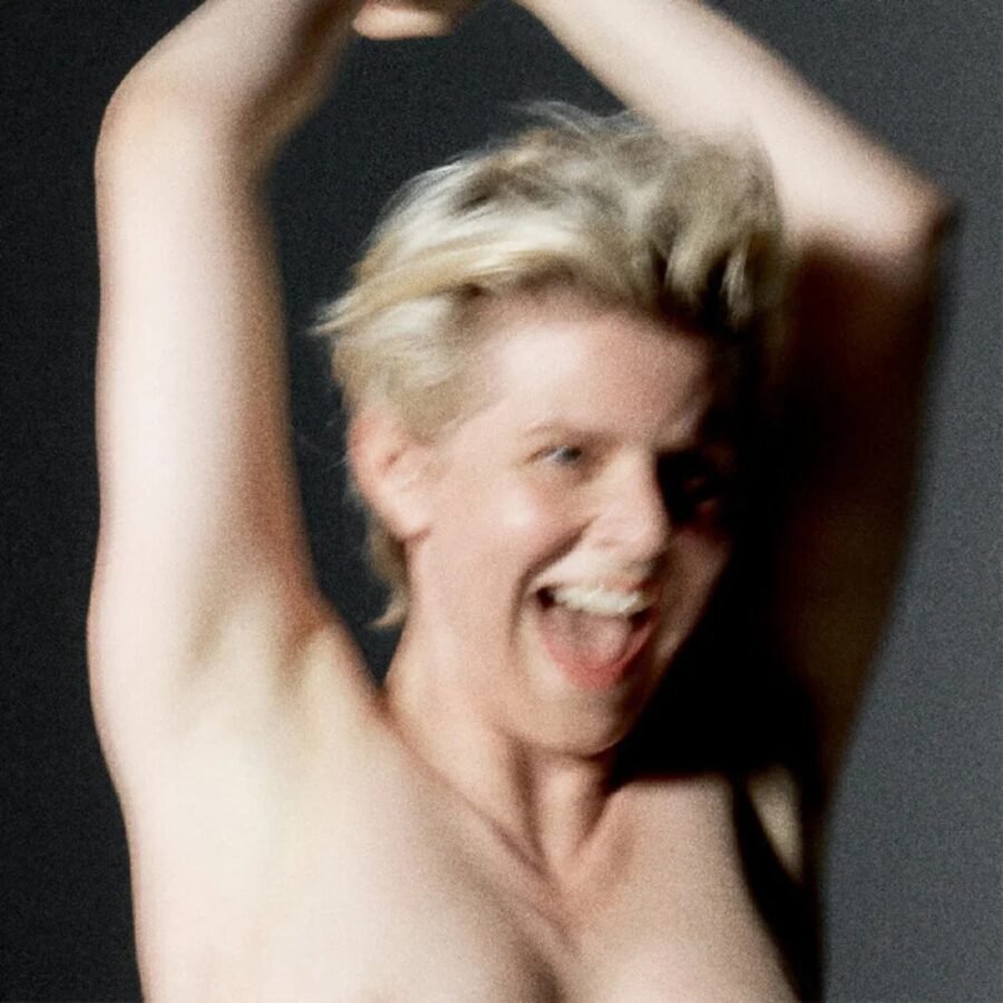 Robyn na capa de Sexistential