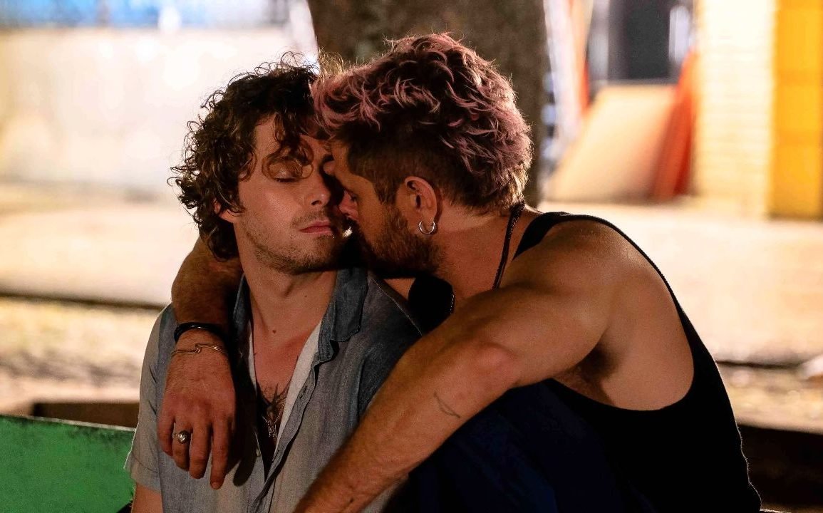 Crítica | Ruas da Glória e o retrato esgotado de um protagonista queer à deriva