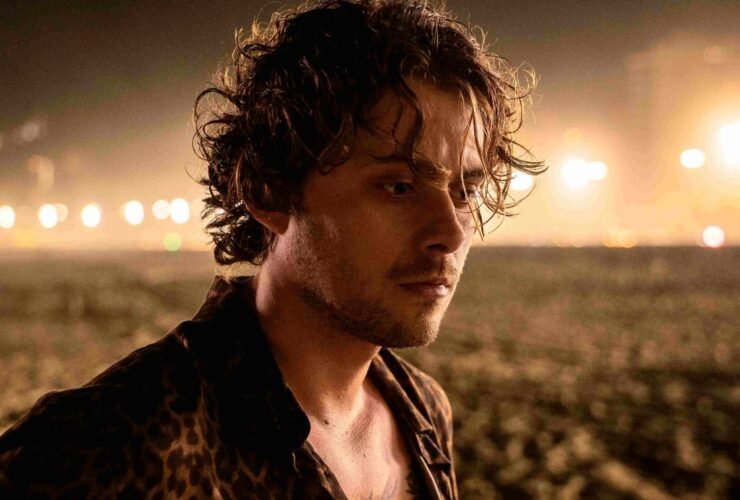 Crítica | Ruas da Glória e o retrato esgotado de um protagonista queer à deriva