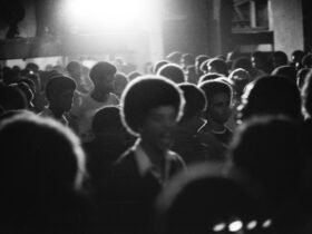 Crítica | 'Alma Negra - Do Quilombo ao Baile' revisita os bailes black como espaços de resistência e afeto