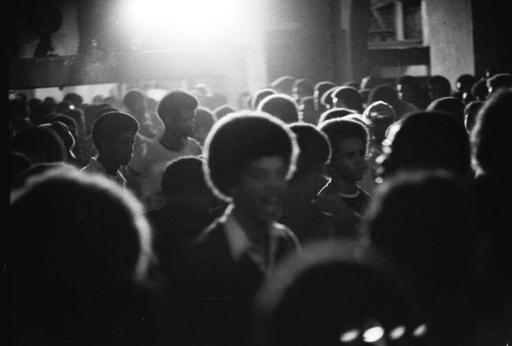 Crítica | 'Alma Negra - Do Quilombo ao Baile' revisita os bailes black como espaços de resistência e afeto