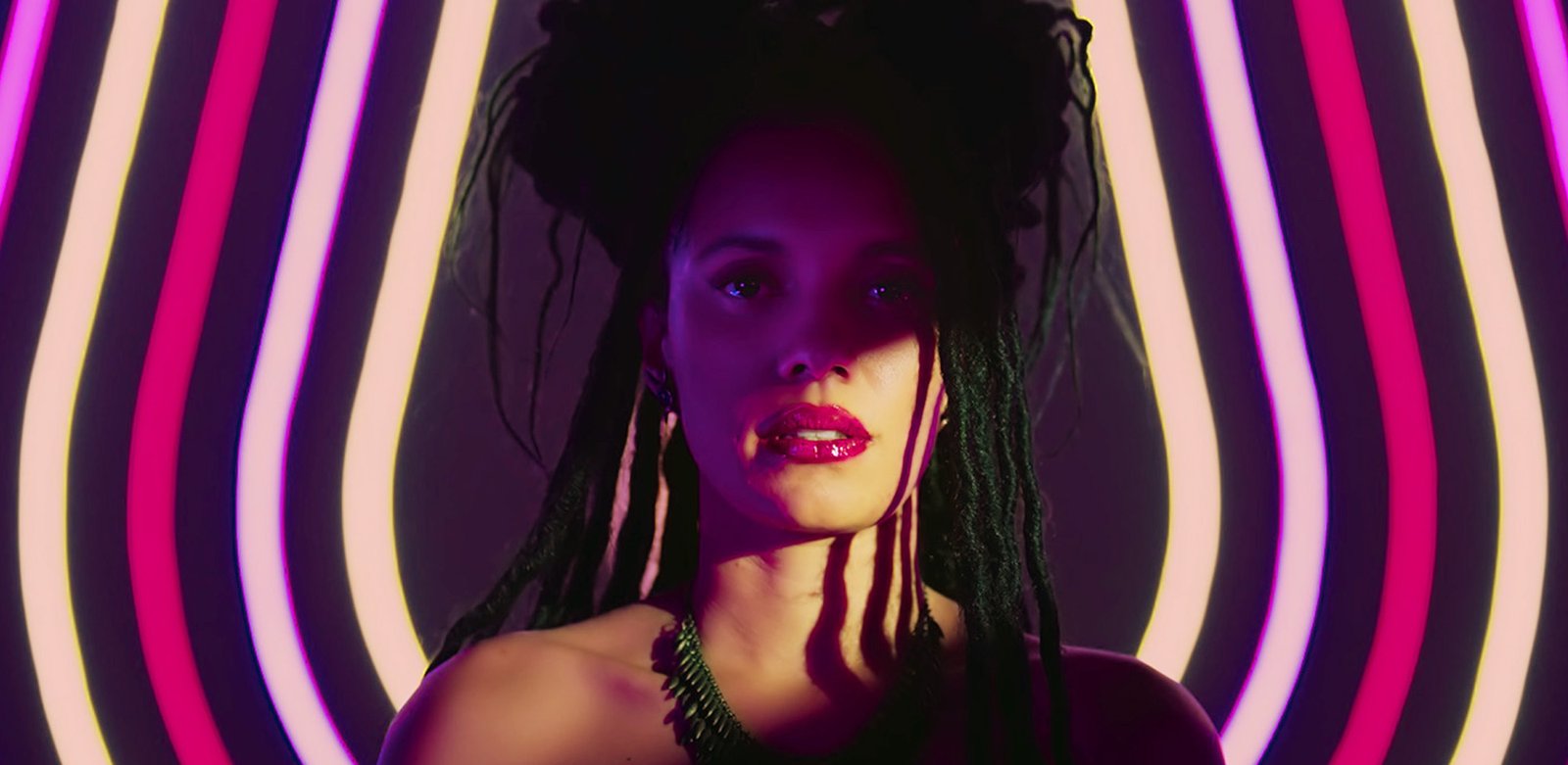 Crítica | Love Kills e a São Paulo que sangra em neon