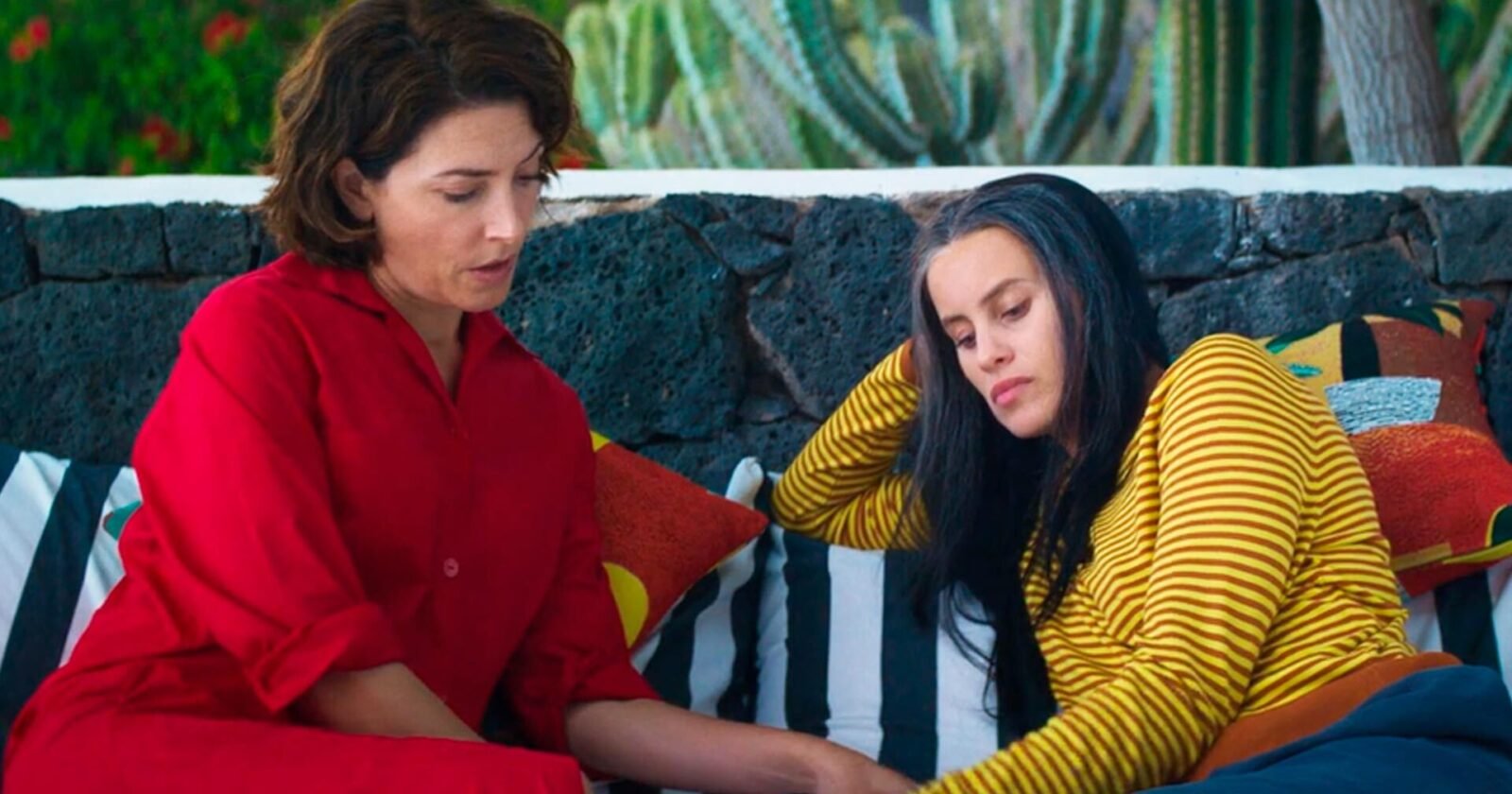 Crítica | Em 'Natal Amargo' Almodóvar percebe que talvez ele seja o tio que conta a piada do pavê
