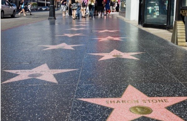 Imagem da Calçada da Fama mostra a estrela da atriz Sharon Stone