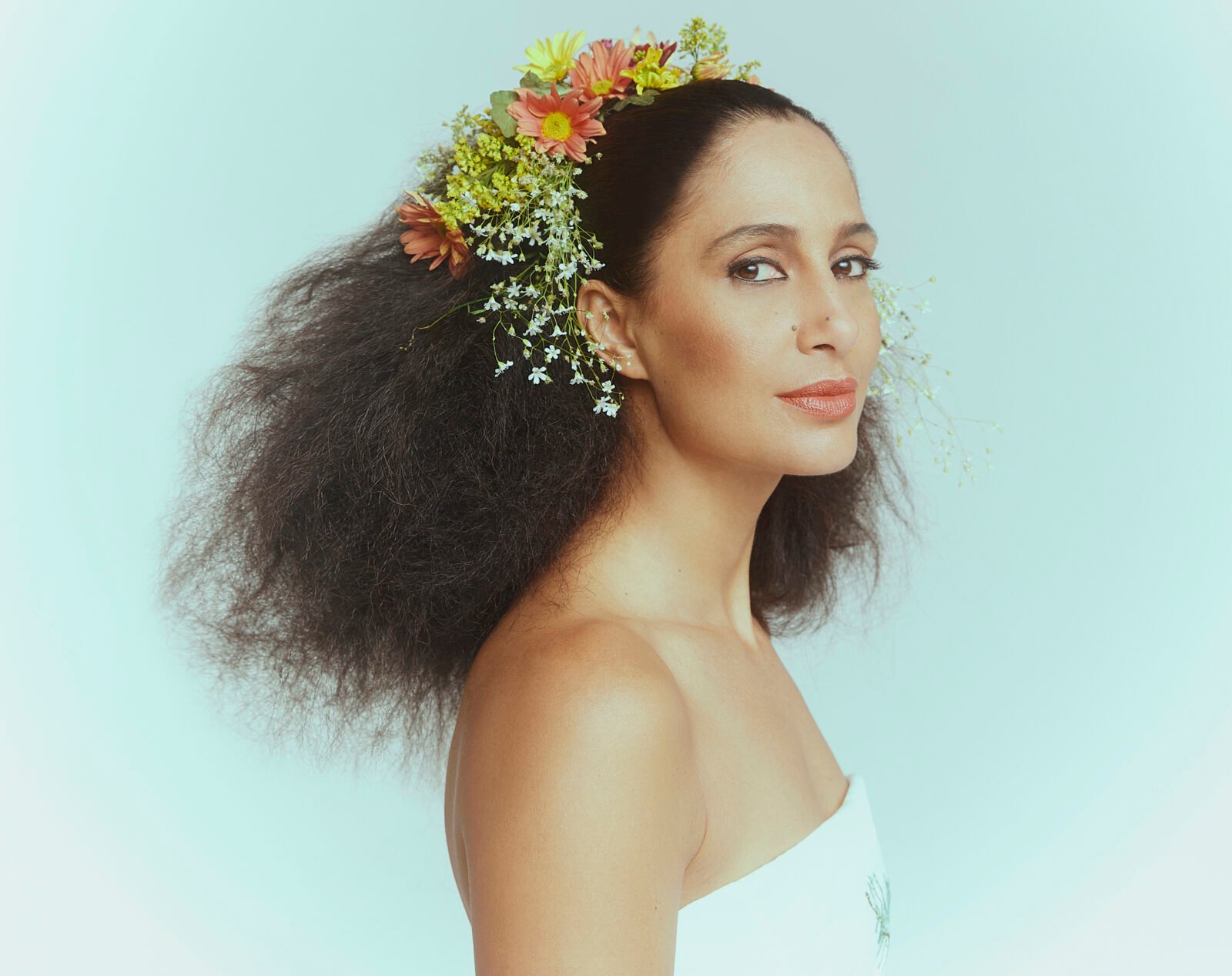 Camila Pitanga será Clara Nunes em cinebiografia sobre a cantora