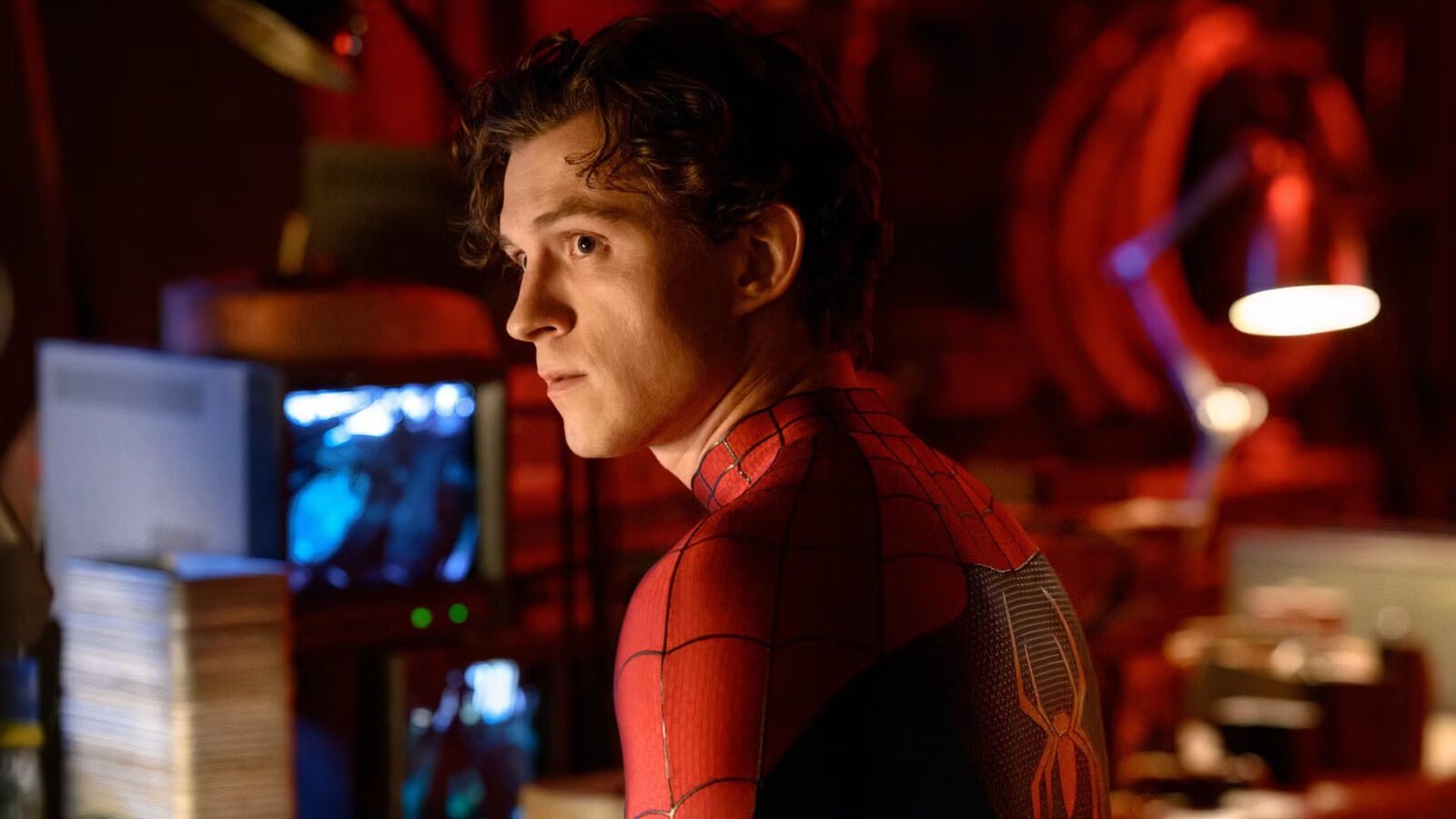 Crítica | Em 'Homem-Aranha: Um Novo Dia' Peter tenta crescer, mas continua preso ao MCU