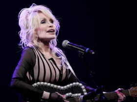 Morre Dolly Parton, ícone da música country, aos 80 anos