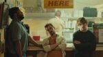 Crítica | 'Idiota' é o filme perfeito para quem sente falta do 'besteirol' dos anos 2000