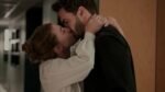 Lili Reinhart e Tom Bateman em cena de A Hipótese do Amor