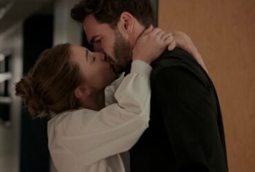 Lili Reinhart e Tom Bateman em cena de A Hipótese do Amor
