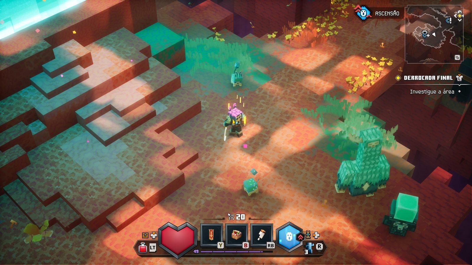 Captura de tela do jogo Minecraft Dungeons 2 mostrando um personagem de cabelo rosa cercado por pequenas criaturas azul-esverdeadas e uma lhama azul, sob luz solar em um terreno rochoso.