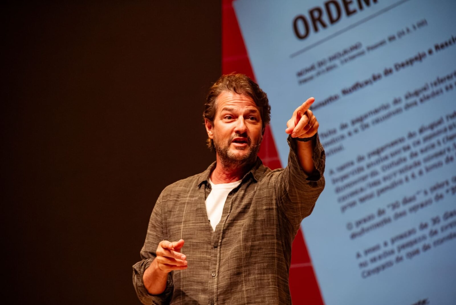 Marcelo Serrado durante apresentação