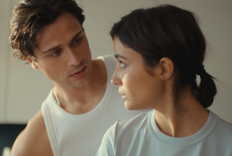Carmen Kassovitz e Baptiste Masseline em cena de Campus Drivers