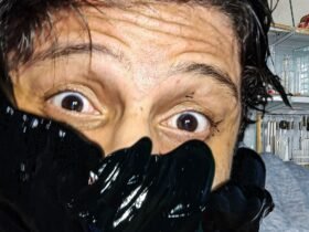 Criador cobre cabeça