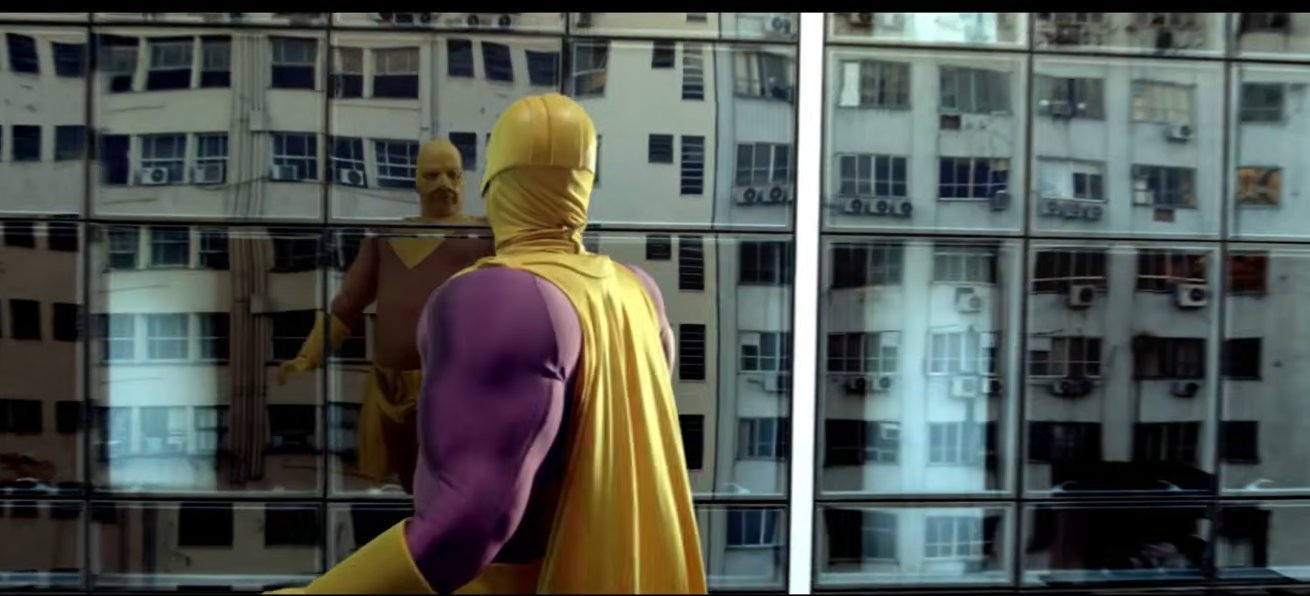 Crítica | No divã com 'Overman': a fragilidade por trás da fantasia de homem invencível