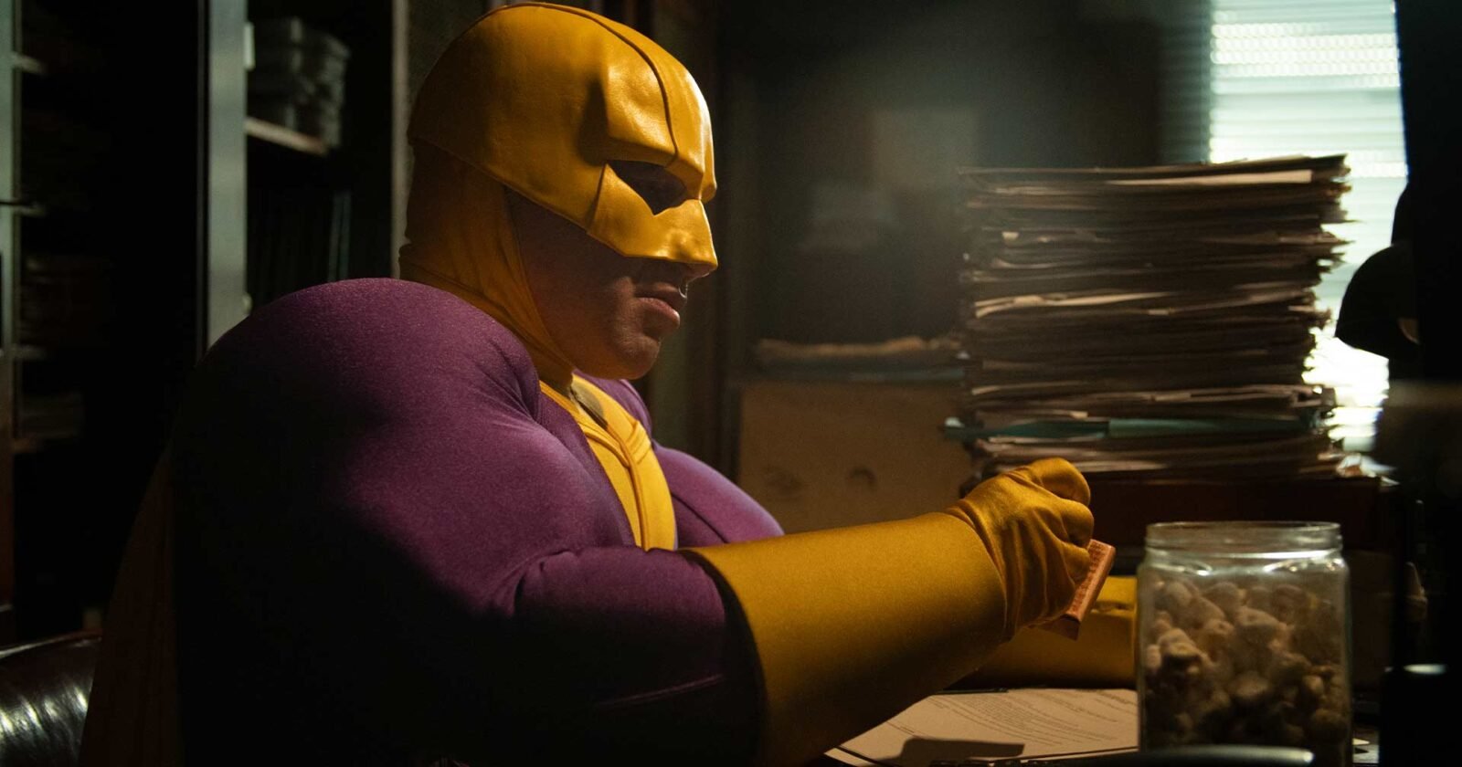 Crítica | No divã com 'Overman': a fragilidade por trás da fantasia de homem invencível